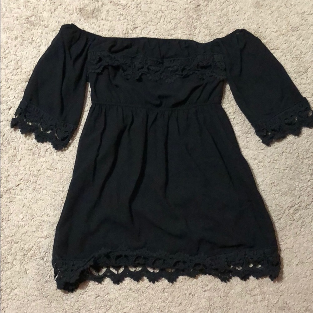 ‼️BOGO 1/2 OFF‼️ Black off the shoulders dress